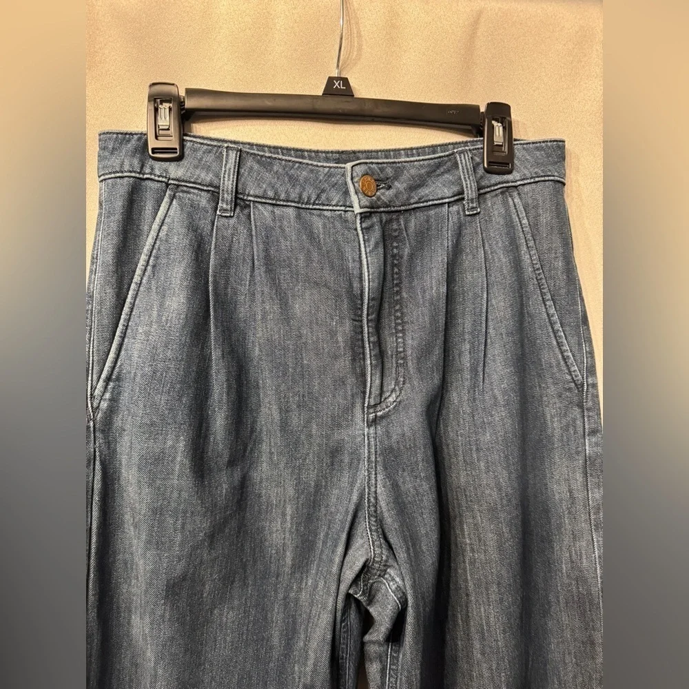 J. Crew High Rise, Tapered, Pleated, Wide Leg Jeans size 28